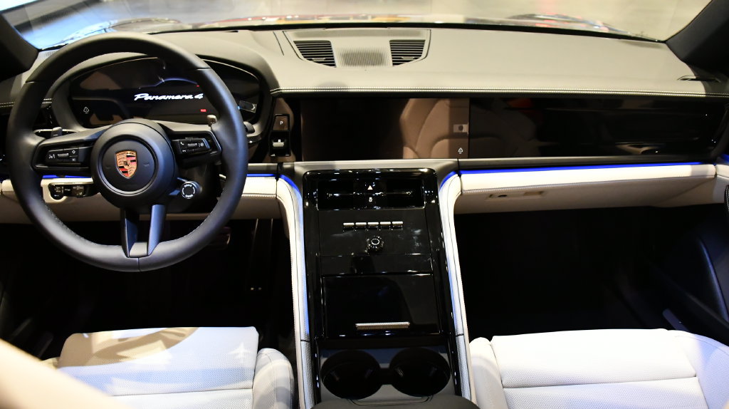 Certified 2026 Porsche Panamera 4 AWD/4WD image 7