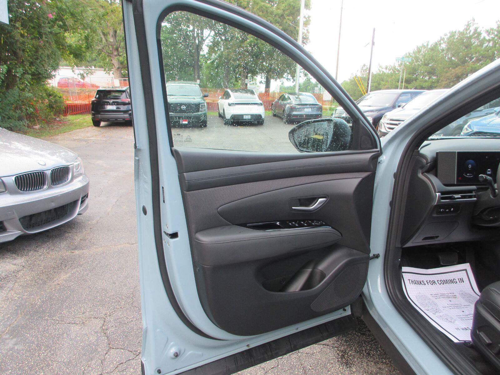 Used 2025 Hyundai Santa Cruz SEL FWD image 9