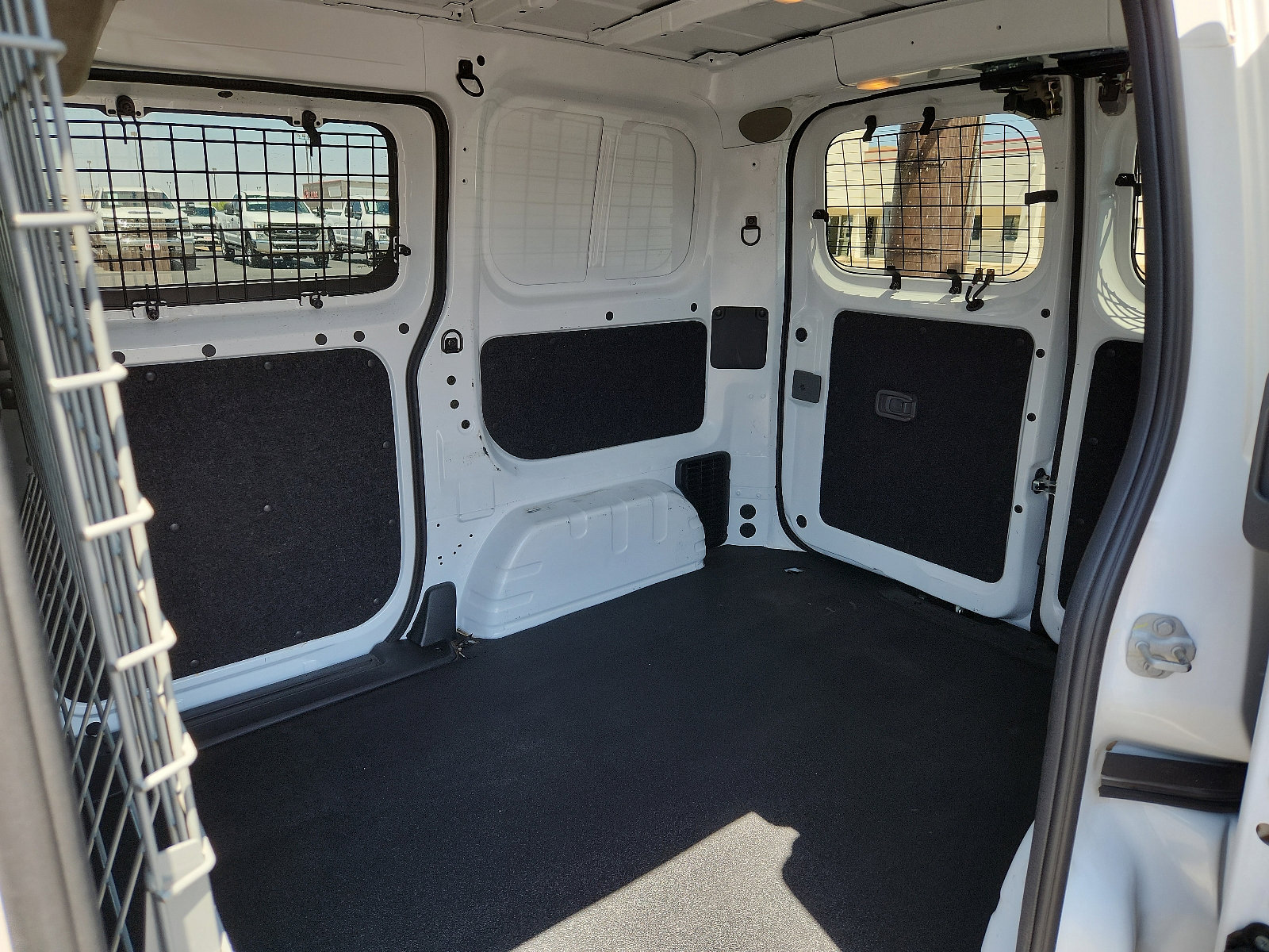 Used 2020 Nissan NV200 SV w/ Sliding Glass Door Package image 9