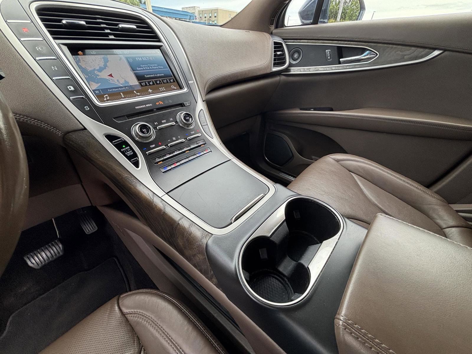 Used 2017 Lincoln MKX Reserve w/ Driver Assistance Package image 11