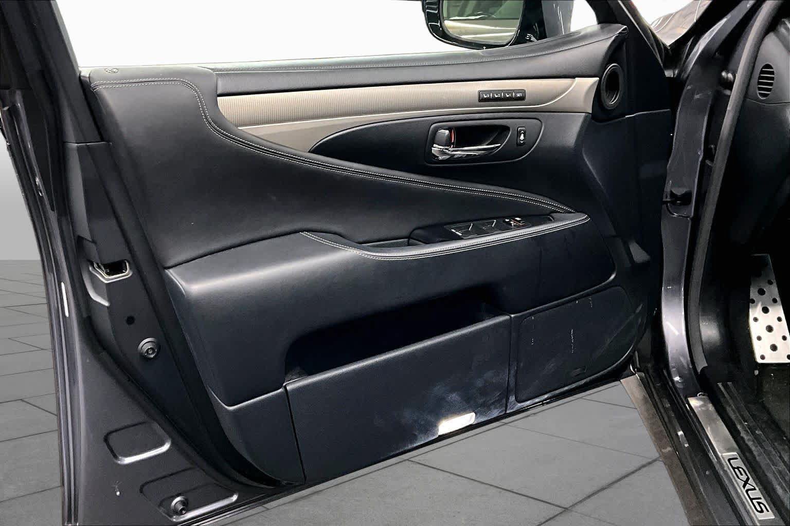 Used 2014 Lexus LS 460 w/ F Sport Package RWD image 21