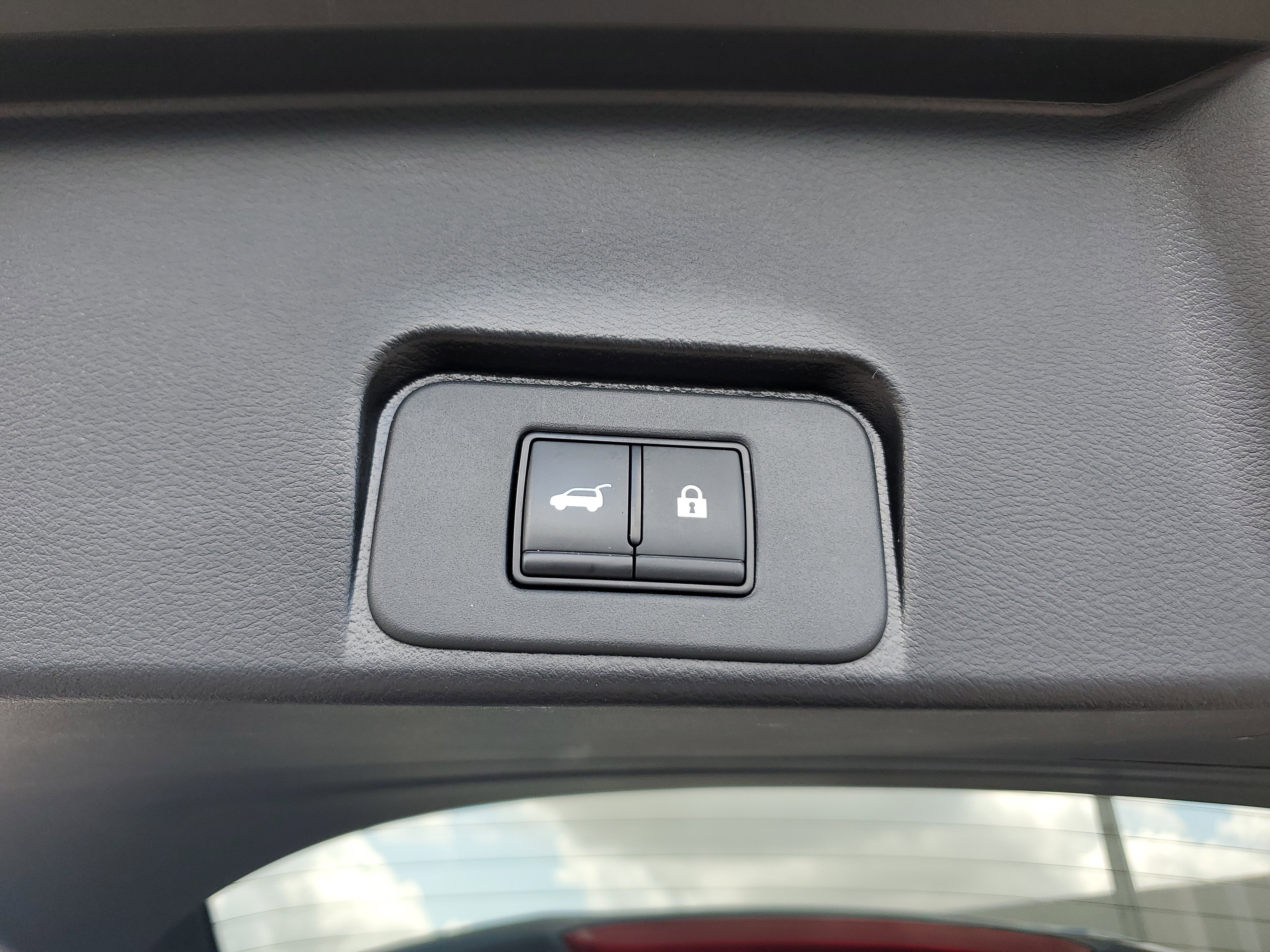 Used 2023 Nissan Rogue SL w/ SL Premium Package image 16