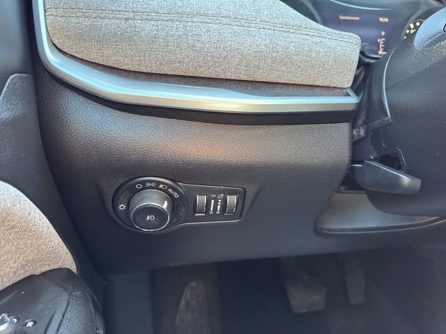 Used 2023 Jeep Compass Latitude image 17