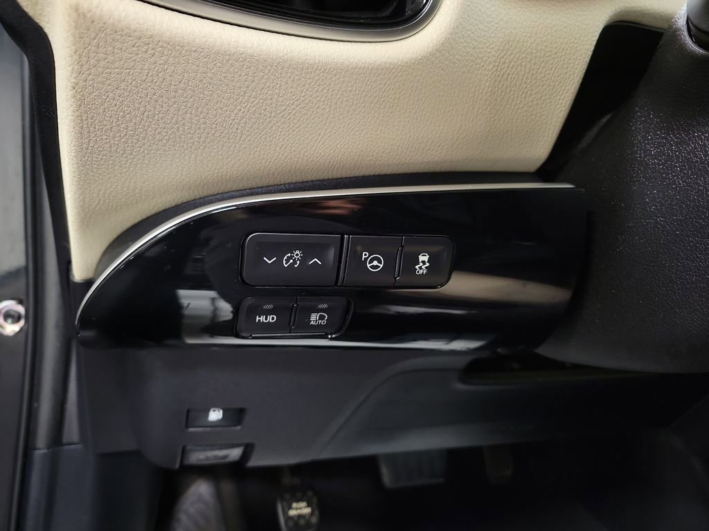Used 2019 Toyota Prius XLE image 20