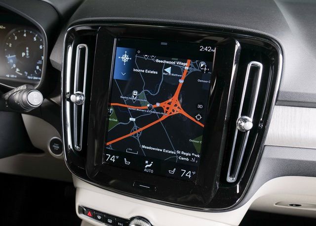 Used 2021 Volvo XC40 T5 Inscription w/ Advanced Package image 17