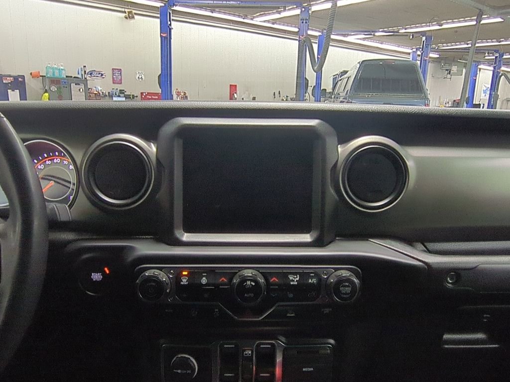 Used 2023 Jeep Gladiator Willys image 17