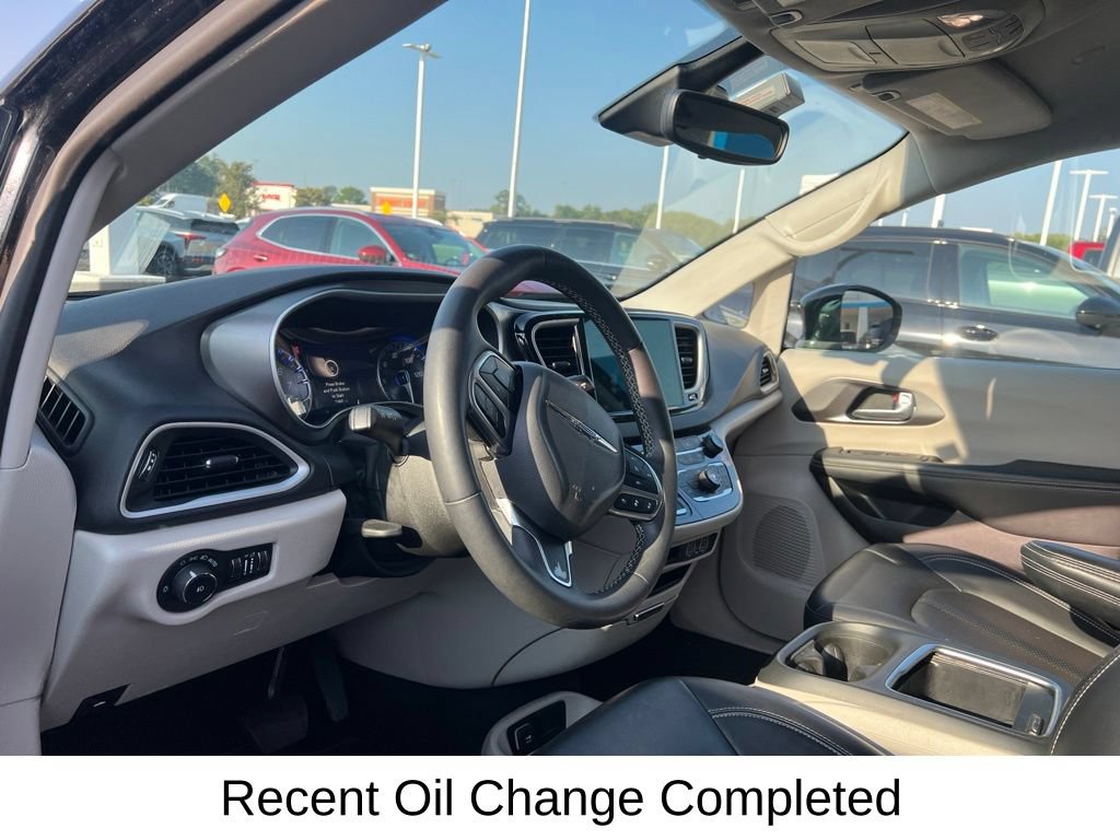 Used 2024 Chrysler Pacifica Touring-L FWD image 8