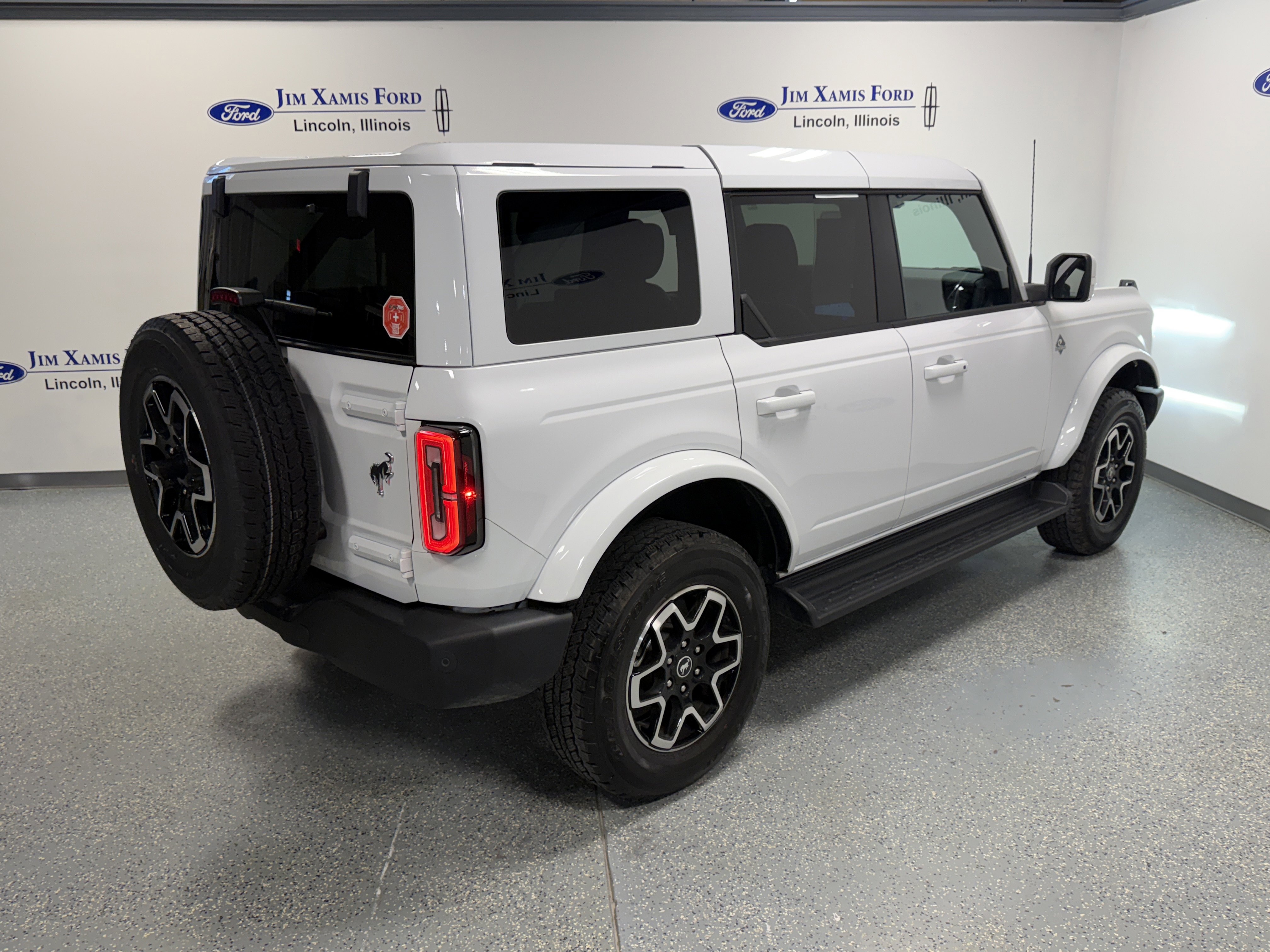 Used 2025 Ford Bronco Outer Banks image 6