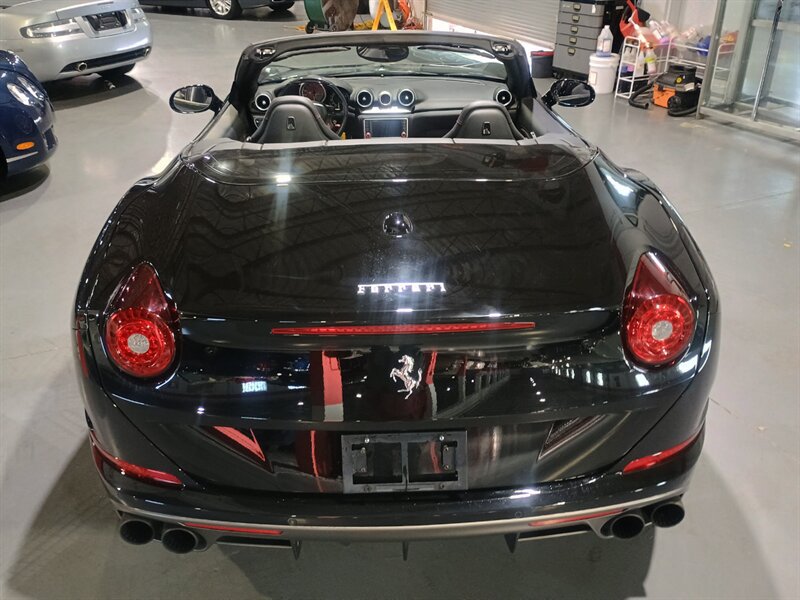 Used 2018 Ferrari California T RWD image 5