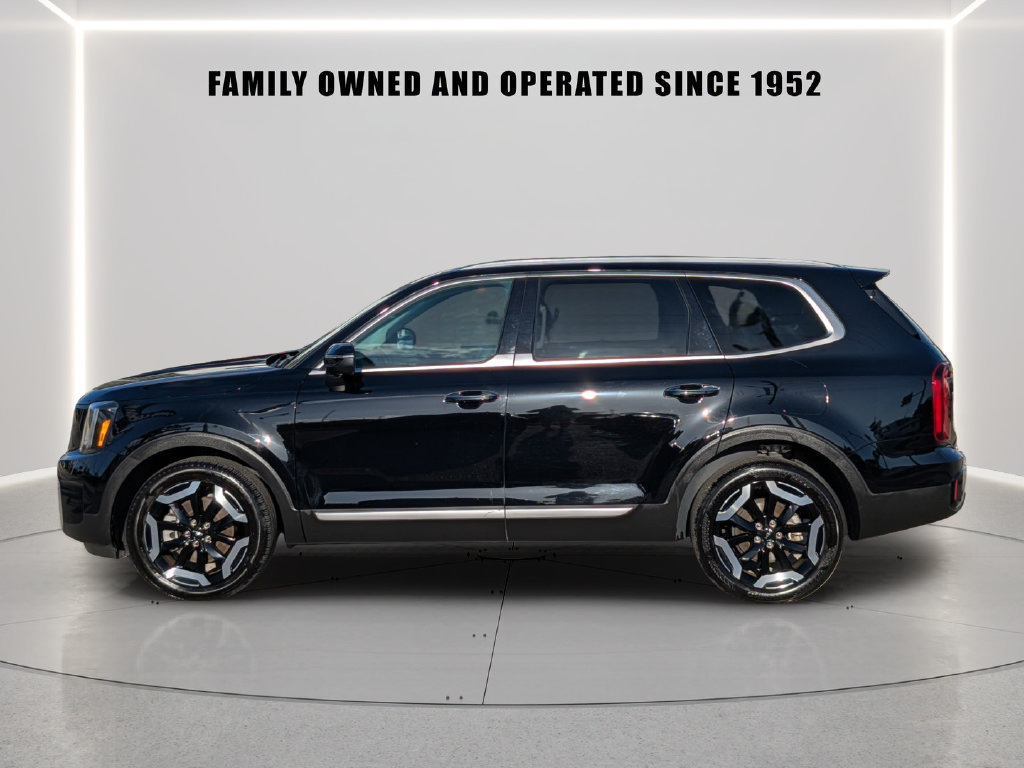 Used 2025 Kia Telluride S FWD image 3
