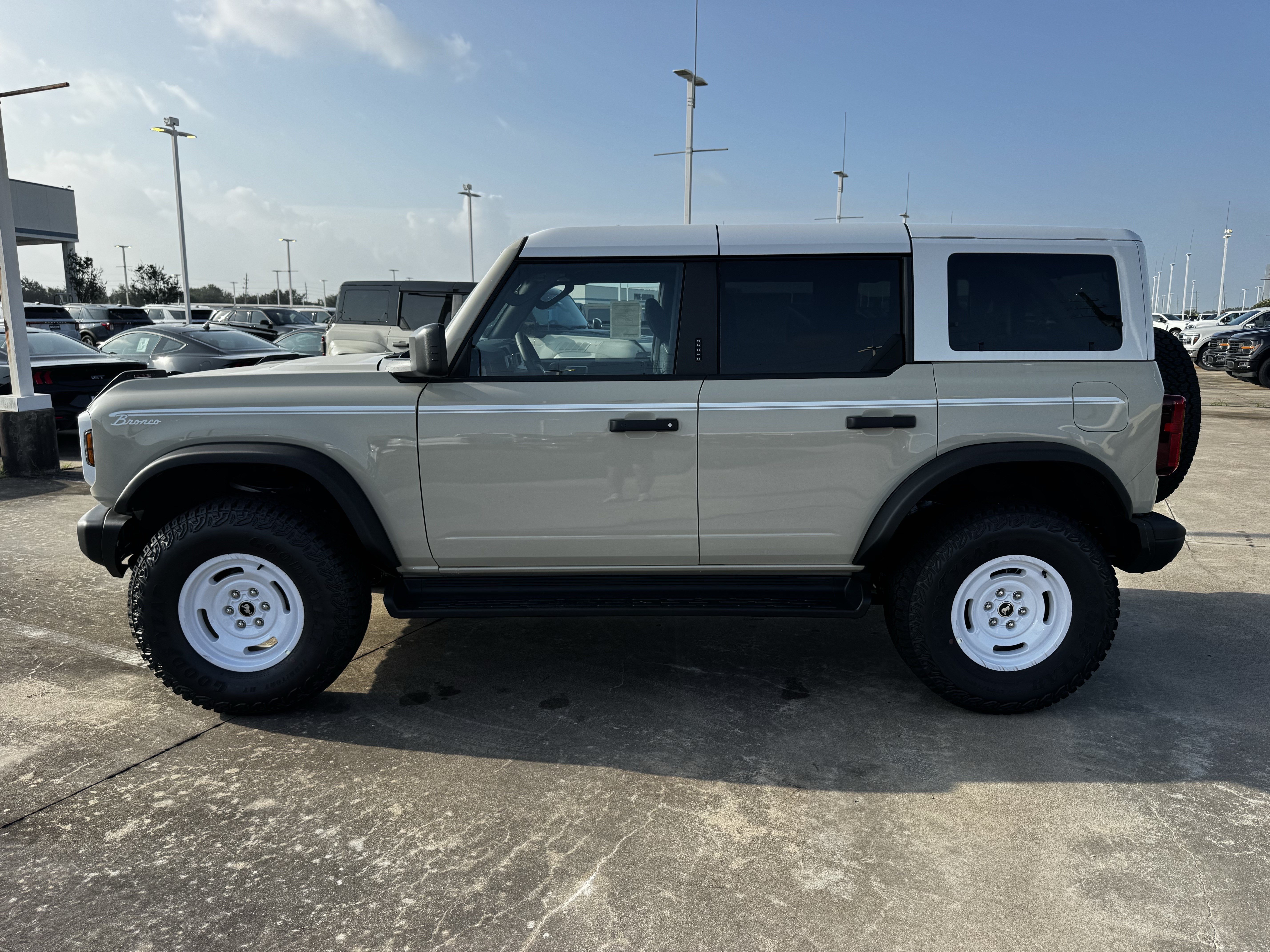 New 2026 Ford Bronco Heritage Edition AWD/4WD image 7