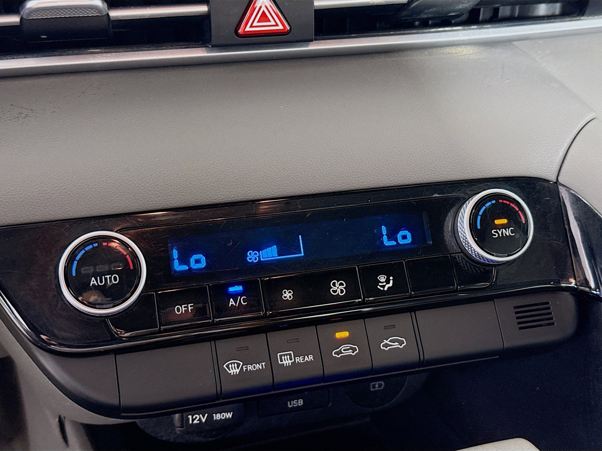 Used 2025 Hyundai Elantra Blue image 17