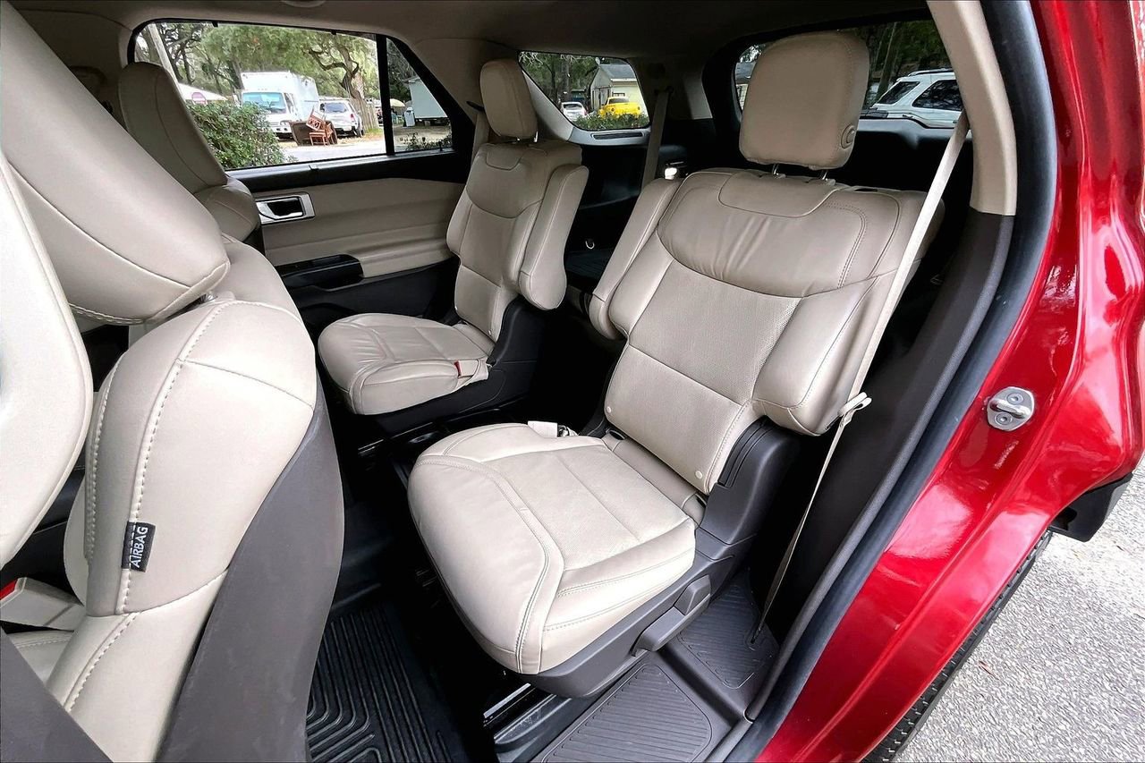 Used 2020 Ford Explorer Platinum w/ Premium Technology Package image 19