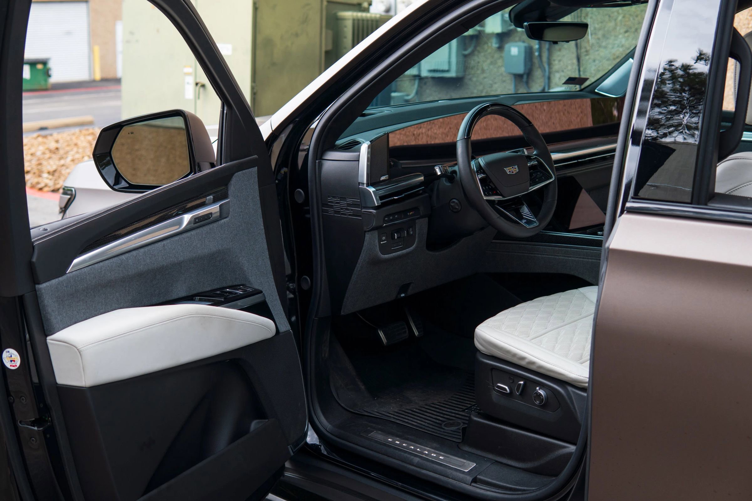 Used 2025 Cadillac Escalade V w/ LPO, Floor Liner Package image 28