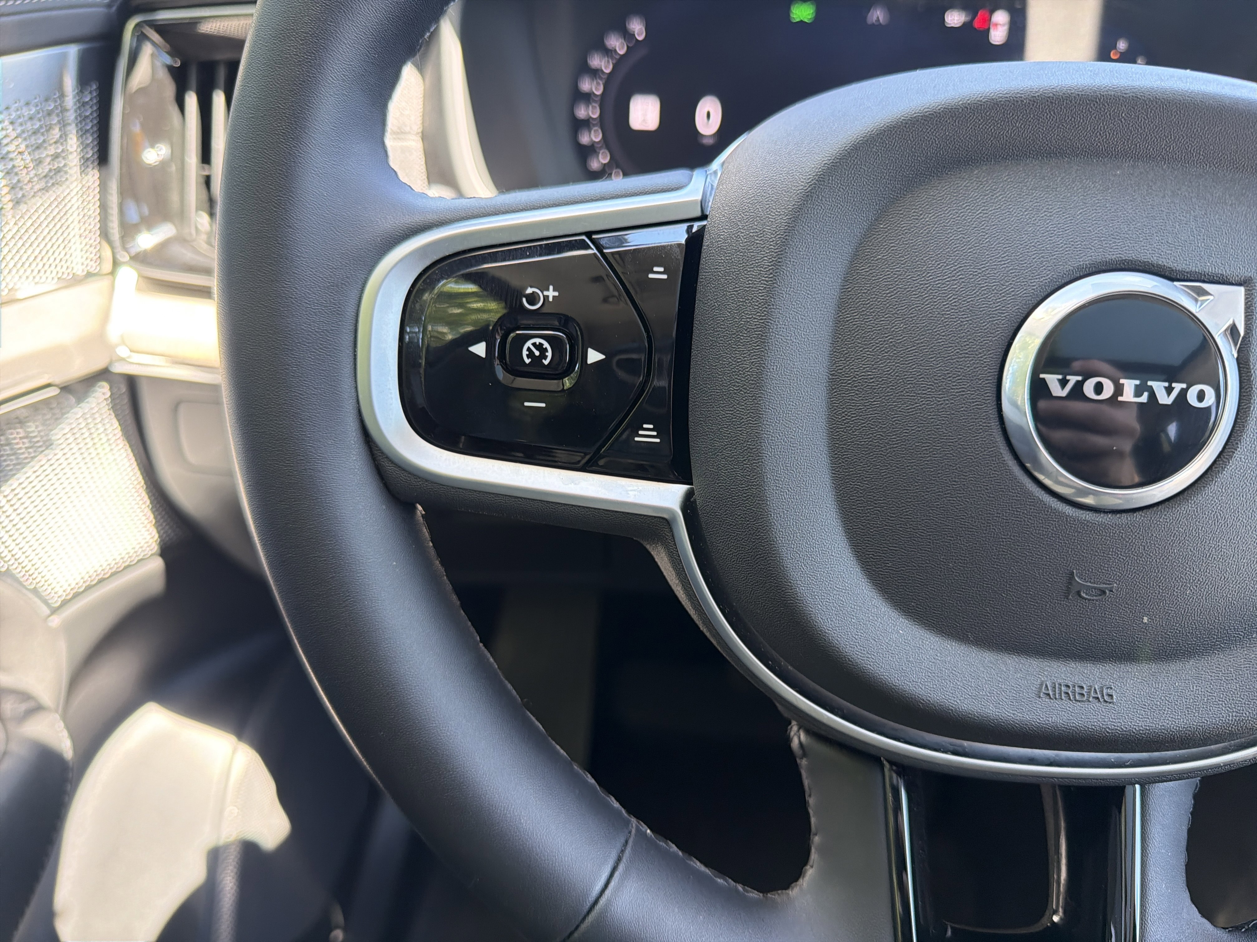 Used 2025 Volvo XC90 B6 Ultra w/ Lounge Package AWD/4WD image 19