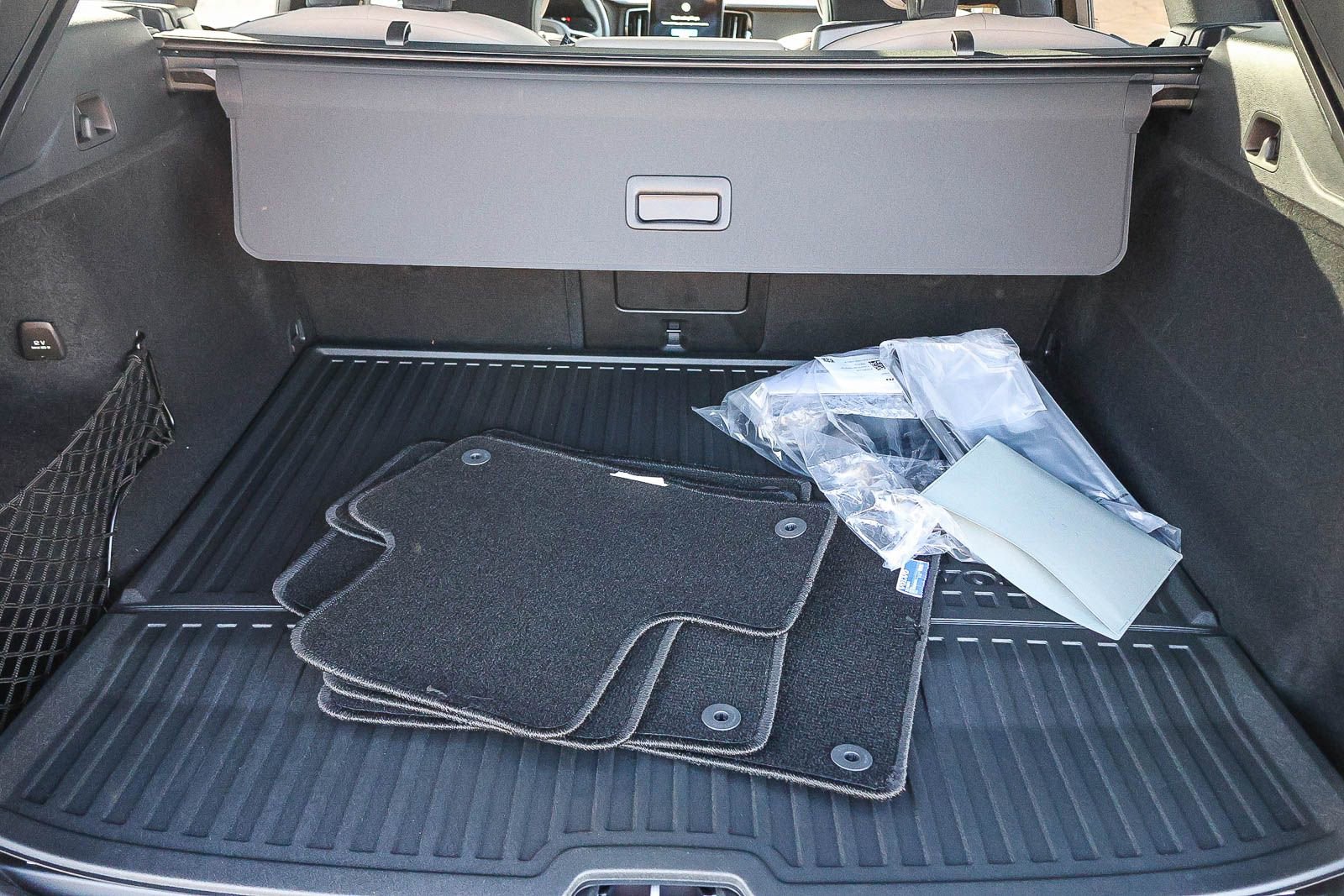 New 2026 Volvo XC60 T8 Plus w/ Climate Package image 28