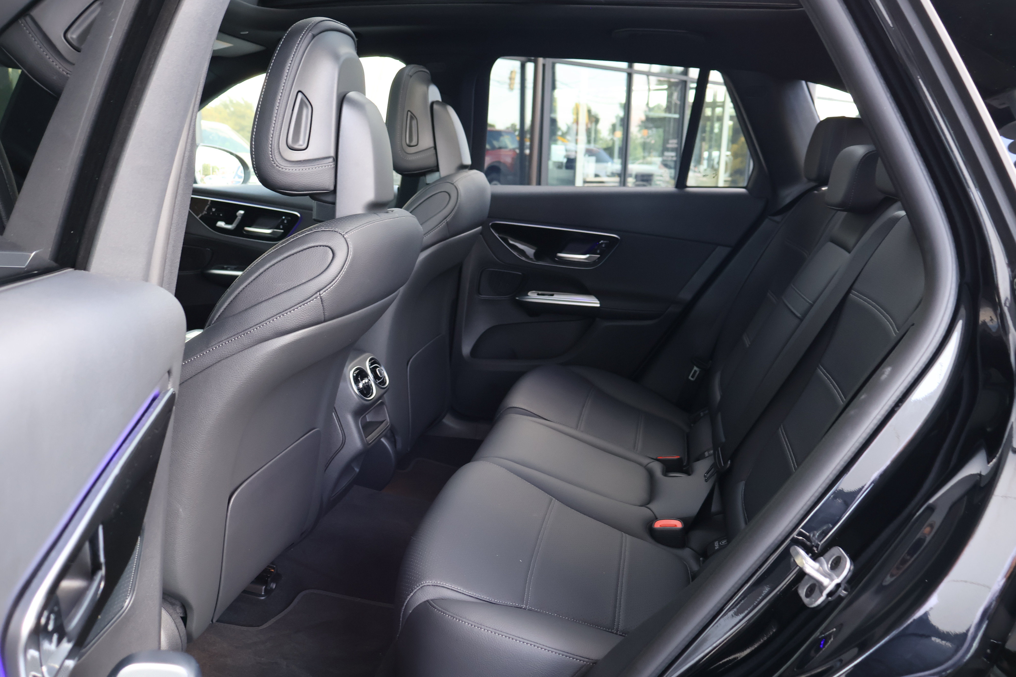 Used 2025 Mercedes-Benz GLC 300 image 17