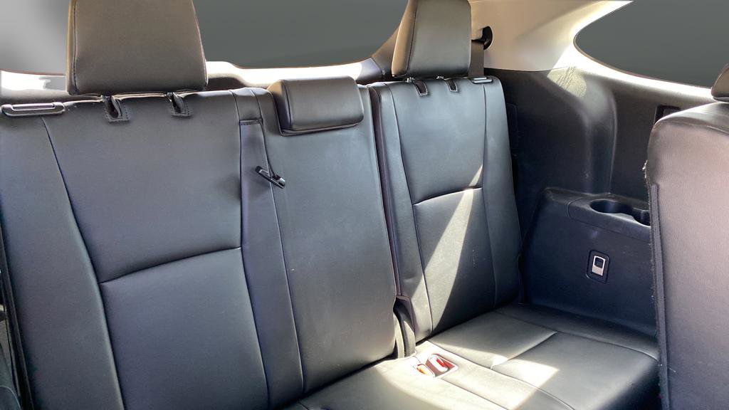 Used 2020 Toyota Highlander XLE image 28