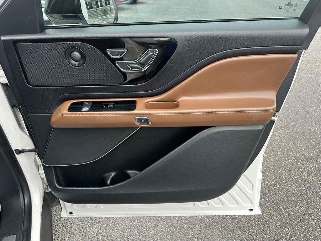 Used 2022 Lincoln Aviator Reserve w/ Elements Package Plus image 21