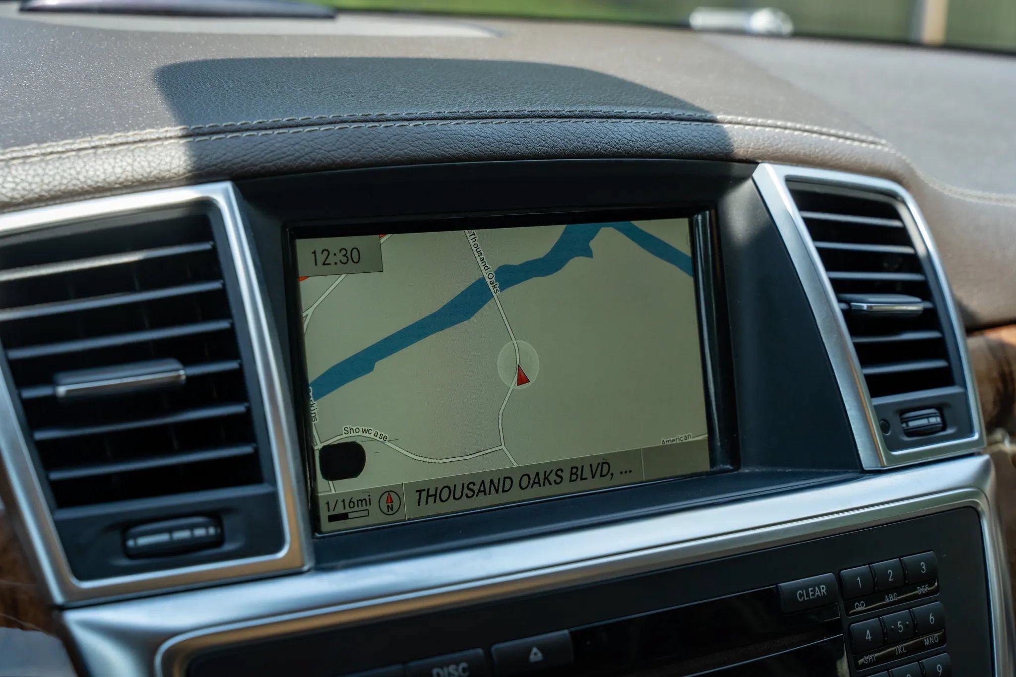Used 2015 Mercedes-Benz ML 400 4MATIC w/ Lighting Package image 21