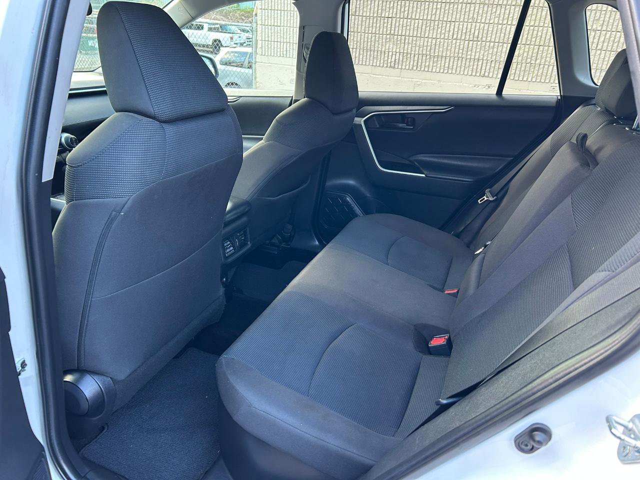 Used 2021 Toyota RAV4 LE AWD/4WD image 12