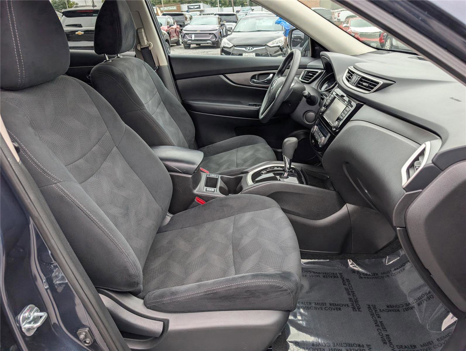 Used 2016 Nissan Rogue SV w/ SV Premium Package image 12