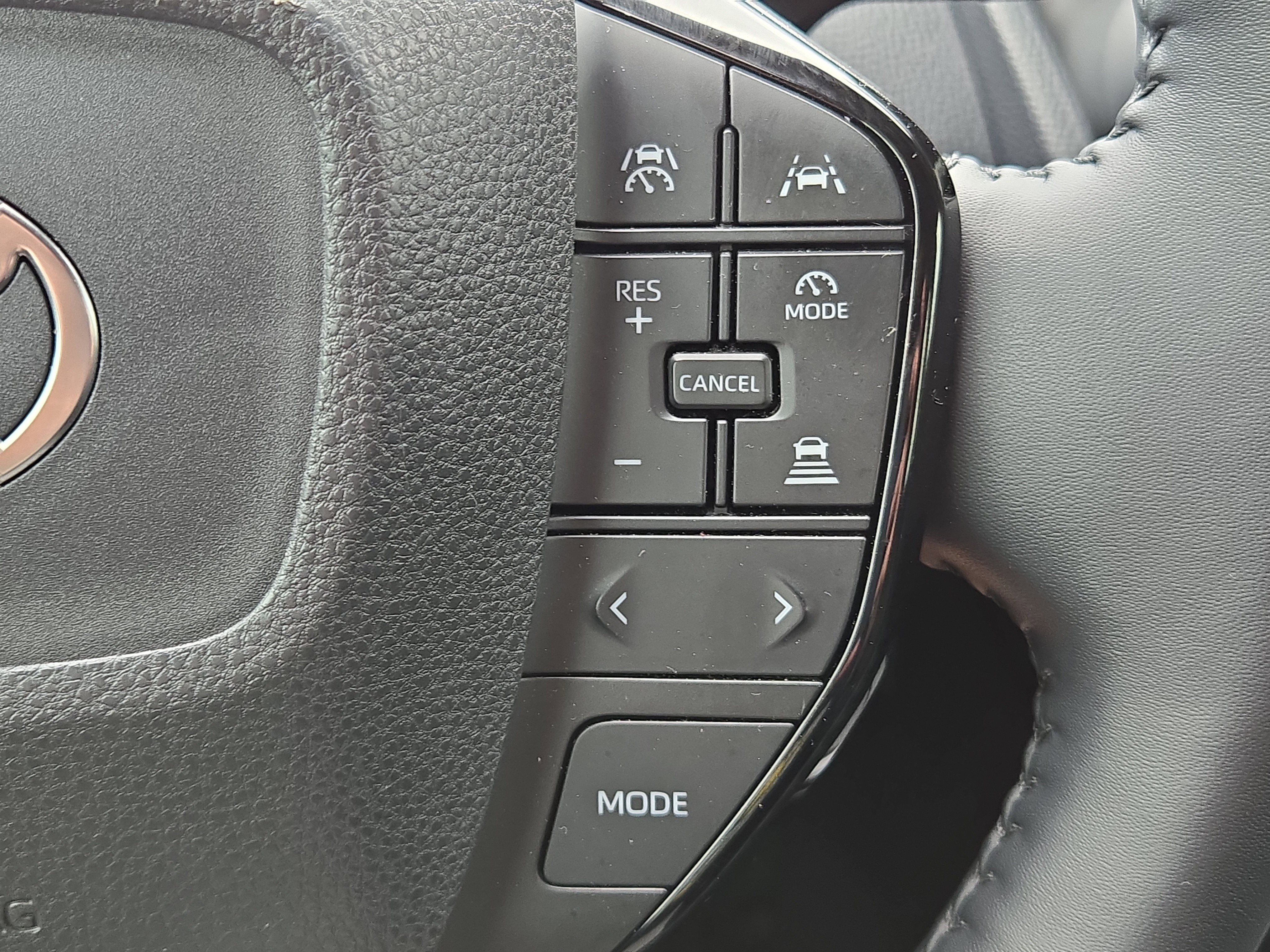 Used 2024 Toyota Prius XLE image 25