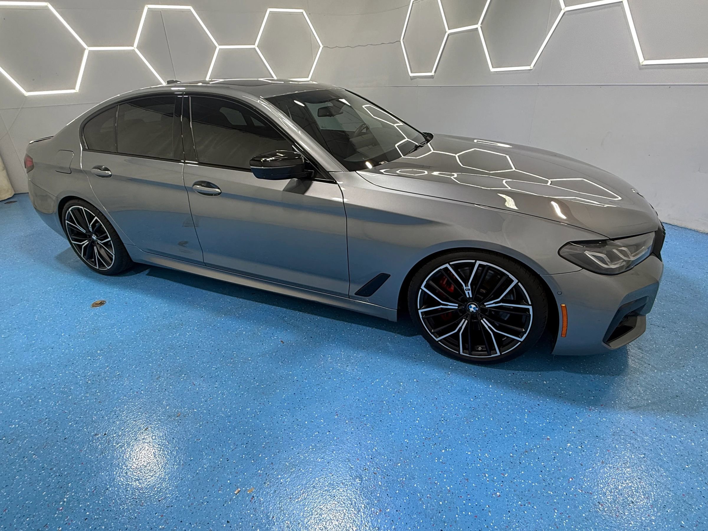 Used 2023 BMW M550i xDrive w/ Premium Enhanced Package AWD/4WD image 11