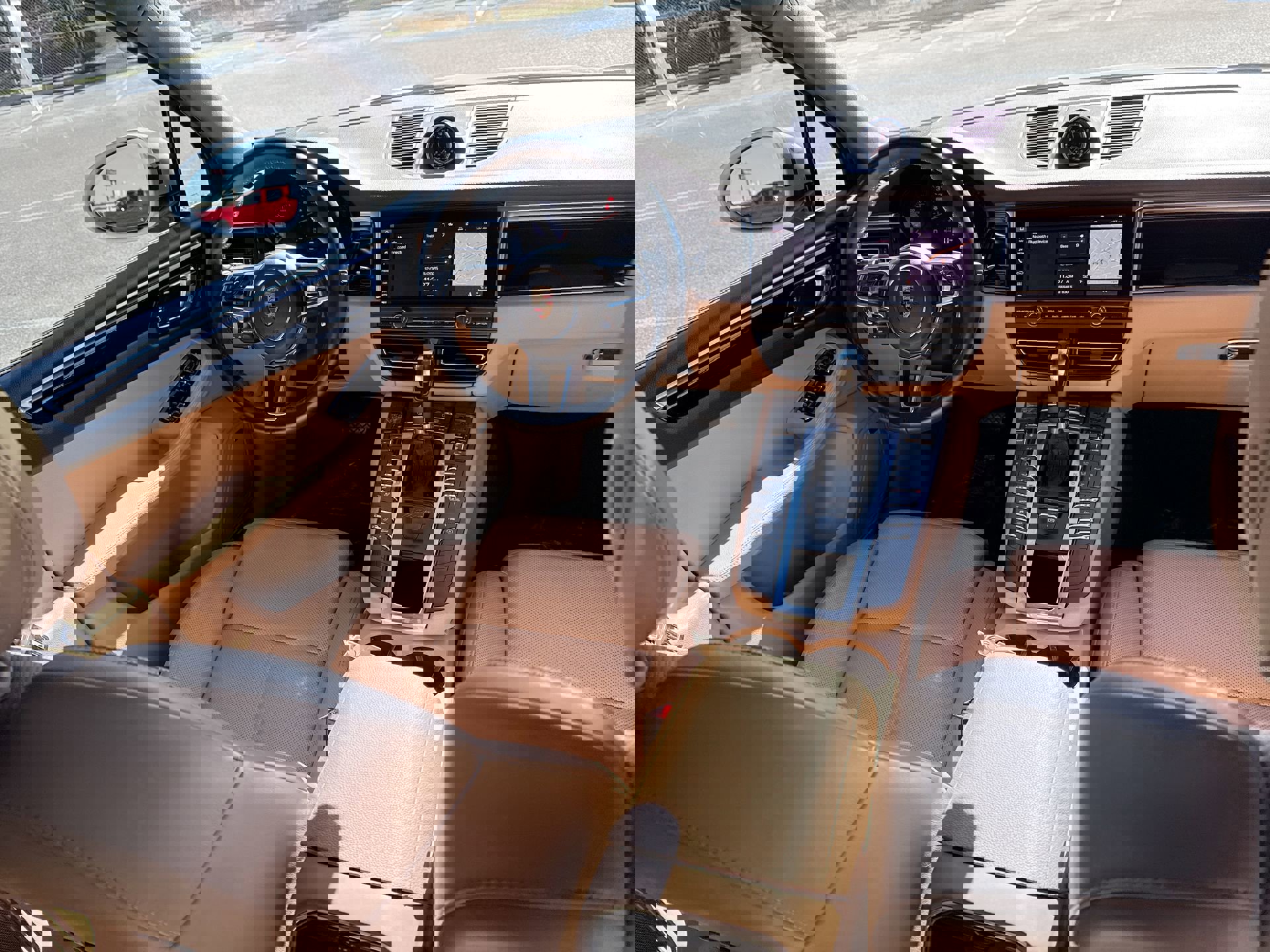 Used 2021 Porsche Macan Premium Plus image 24