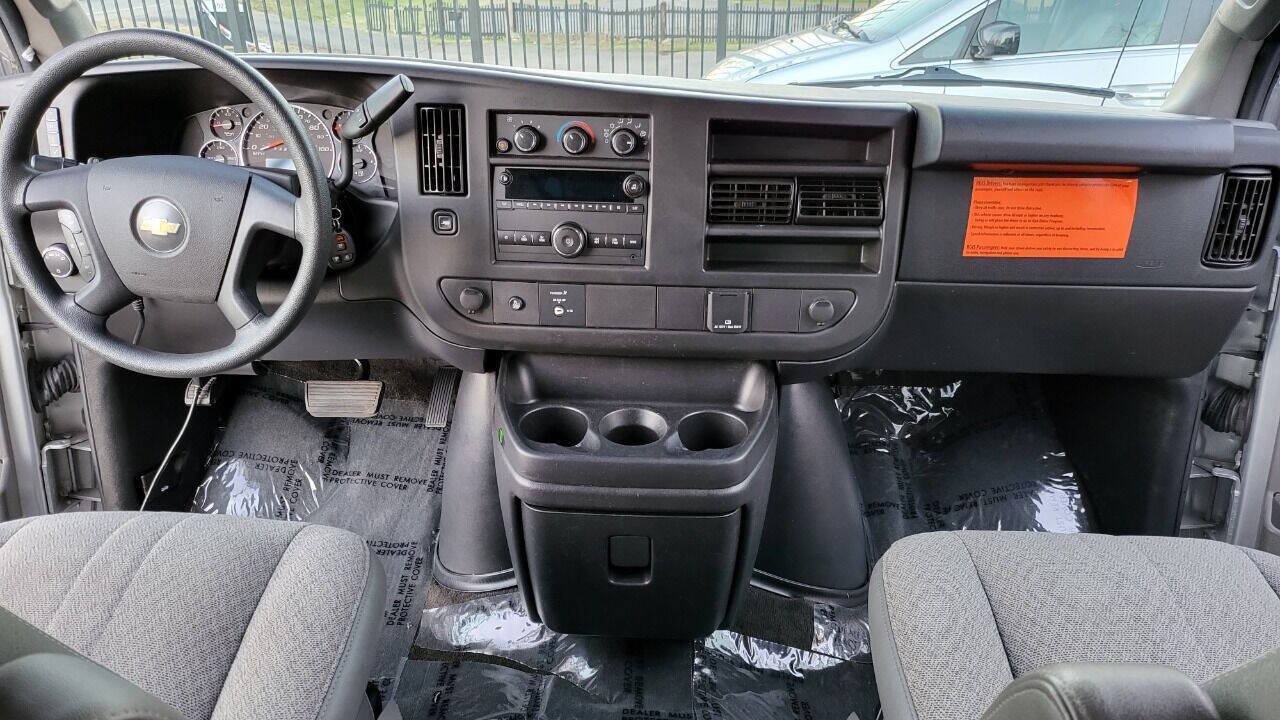 Used 2018 Chevrolet Express 3500 LT w/ LT Preferred Equipment Group RWD image 21