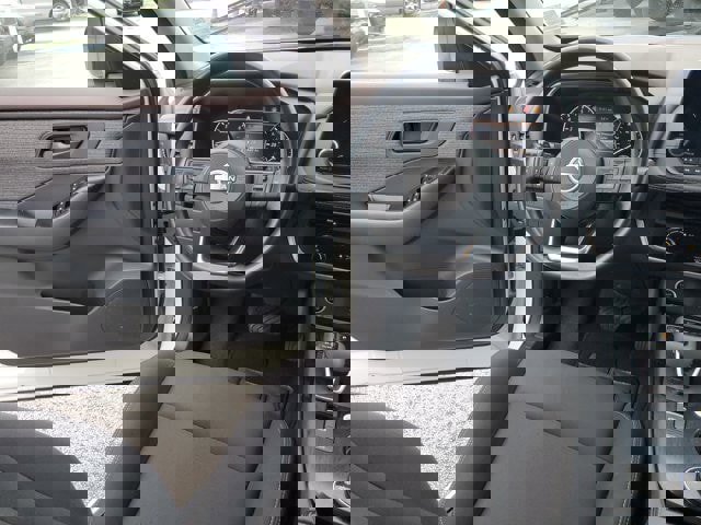 Used 2023 Nissan Rogue S image 14