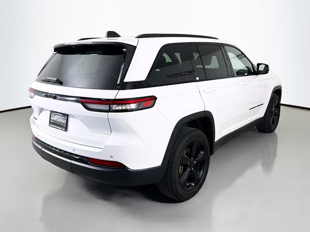 Used 2023 Jeep Grand Cherokee Altitude AWD/4WD image 7