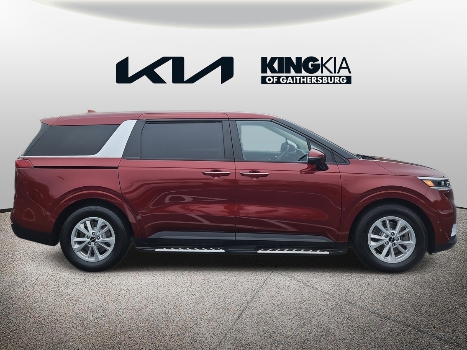 Used 2023 Kia Carnival LX image 2