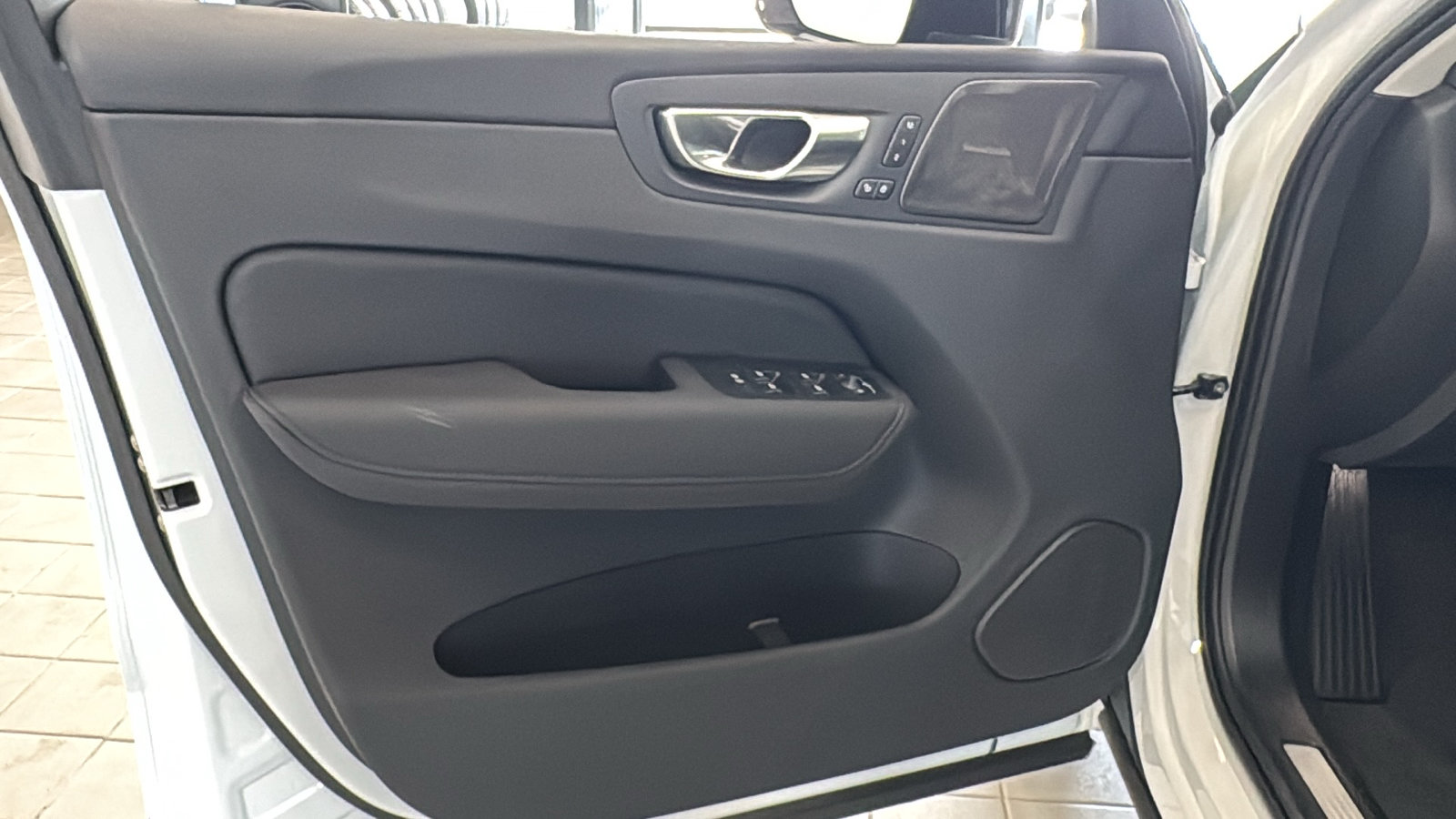 New 2027 Volvo XC60 B5 Plus AWD/4WD image 21