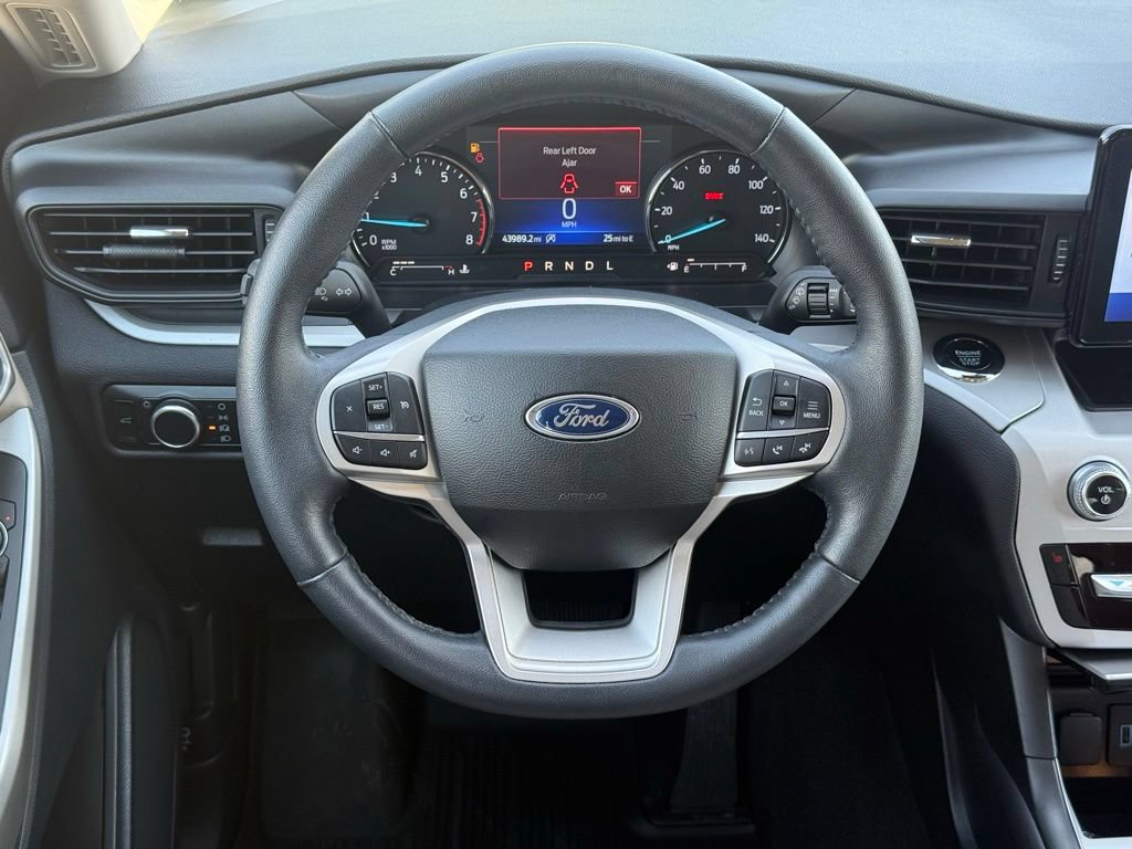 Used 2023 Ford Explorer XLT RWD image 13