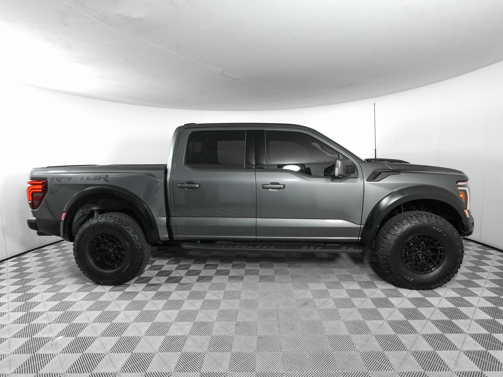 Used 2025 Ford F150 Raptor w/ Equipment Group 803A Raptor R image 4