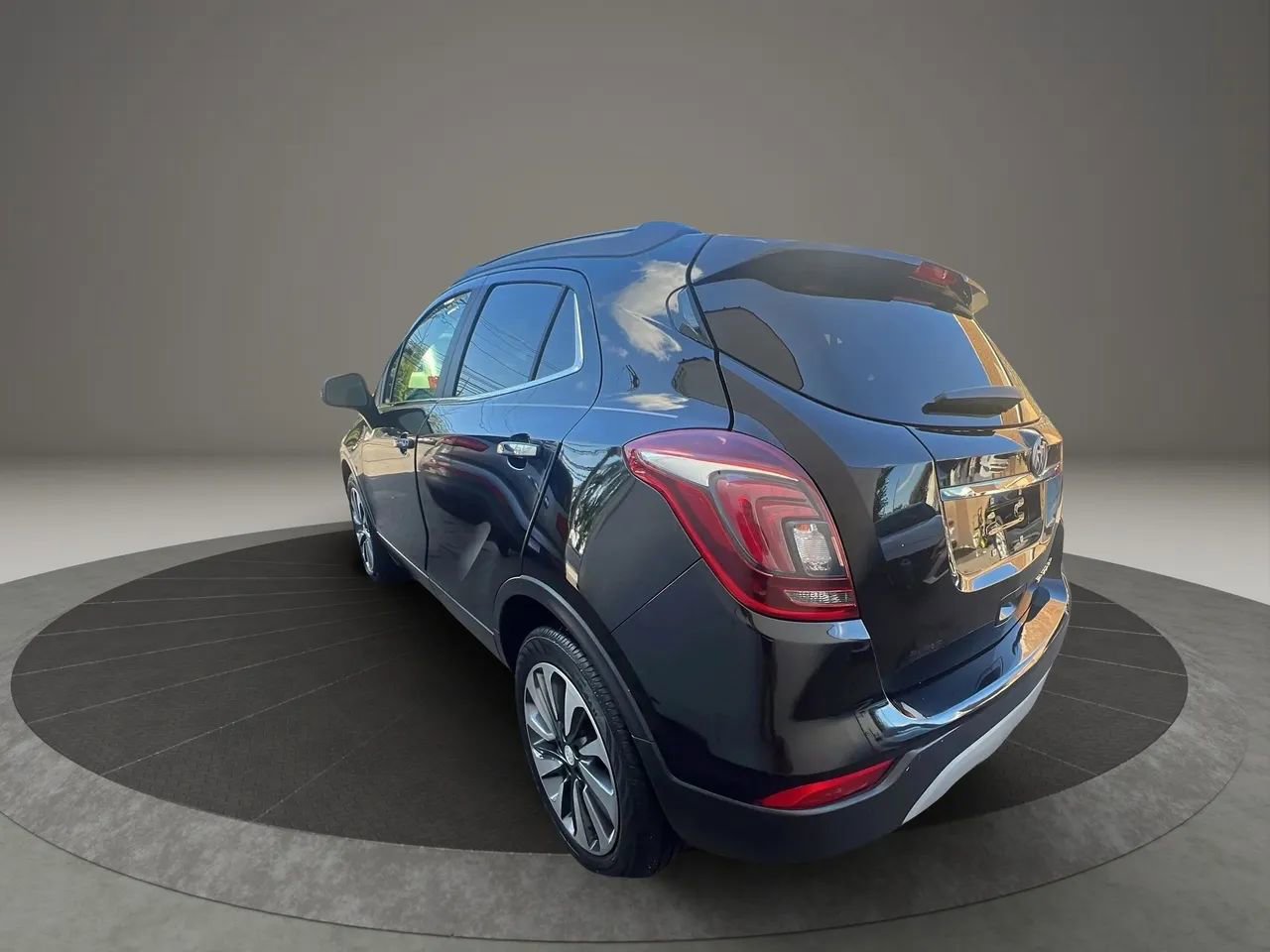 Used 2019 Buick Encore Essence FWD image 7