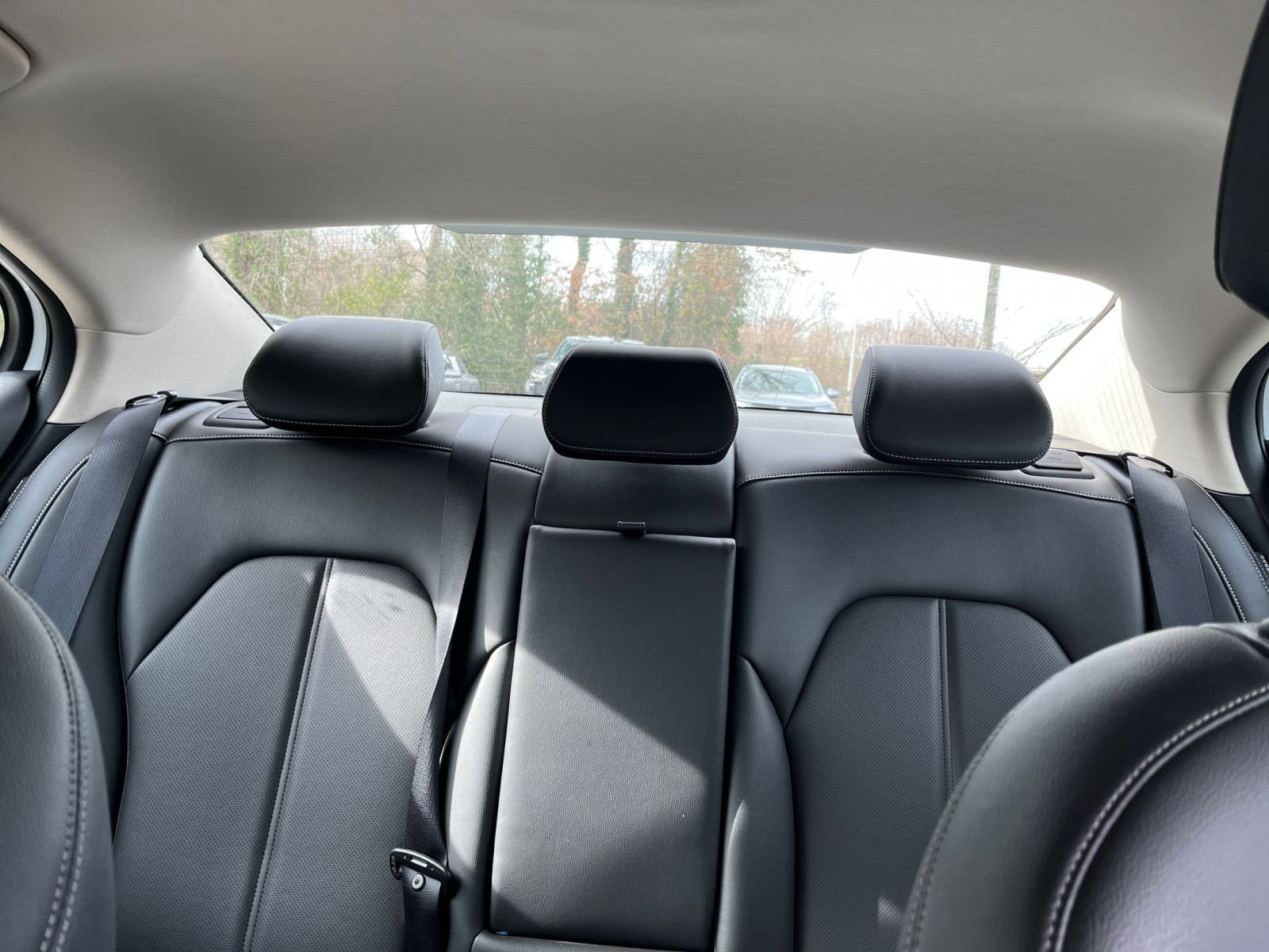 Used 2025 Genesis G70 2.5T image 38