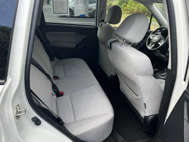 Used 2018 Subaru Forester 2.5i Premium w/ All-Weather Package image 12