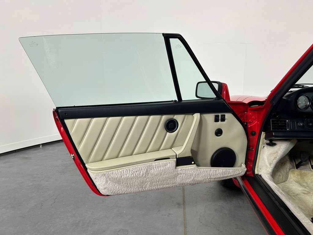 Used 1987 Porsche 911 Carrera RWD image 16