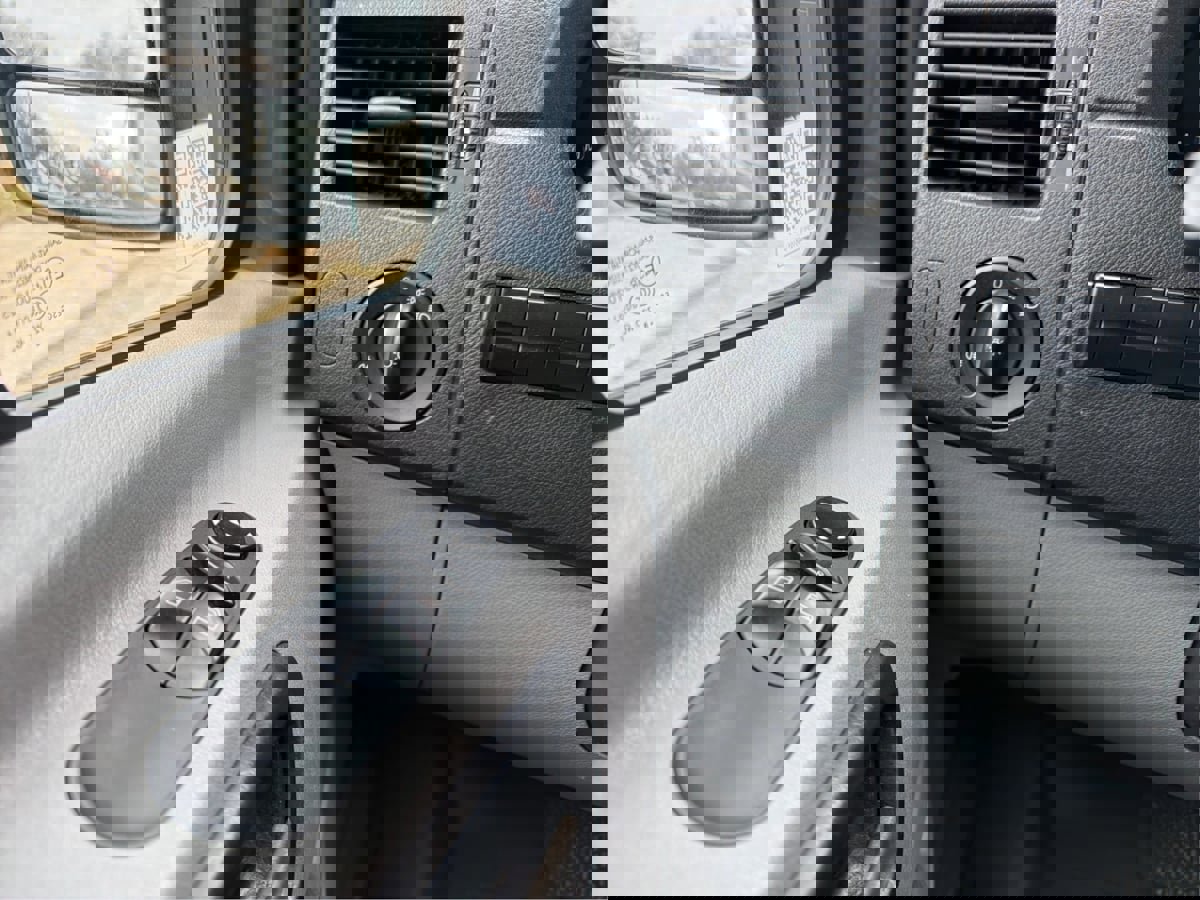 Used 2018 Mercedes-Benz Sprinter 2500 image 17