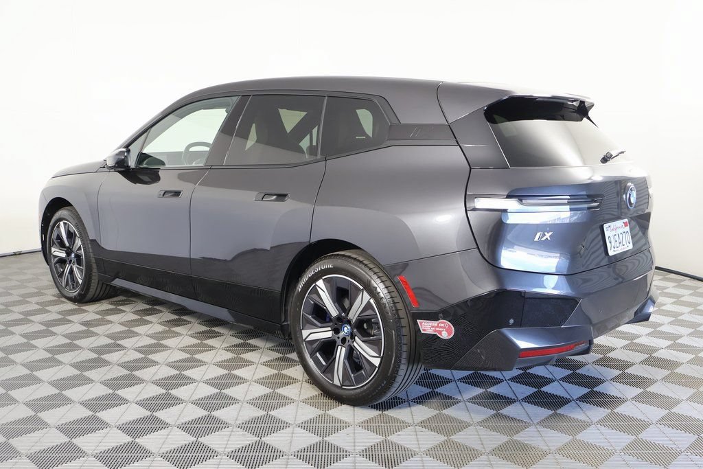 Used 2024 BMW iX xDrive50 w/ Premium Package AWD/4WD image 6