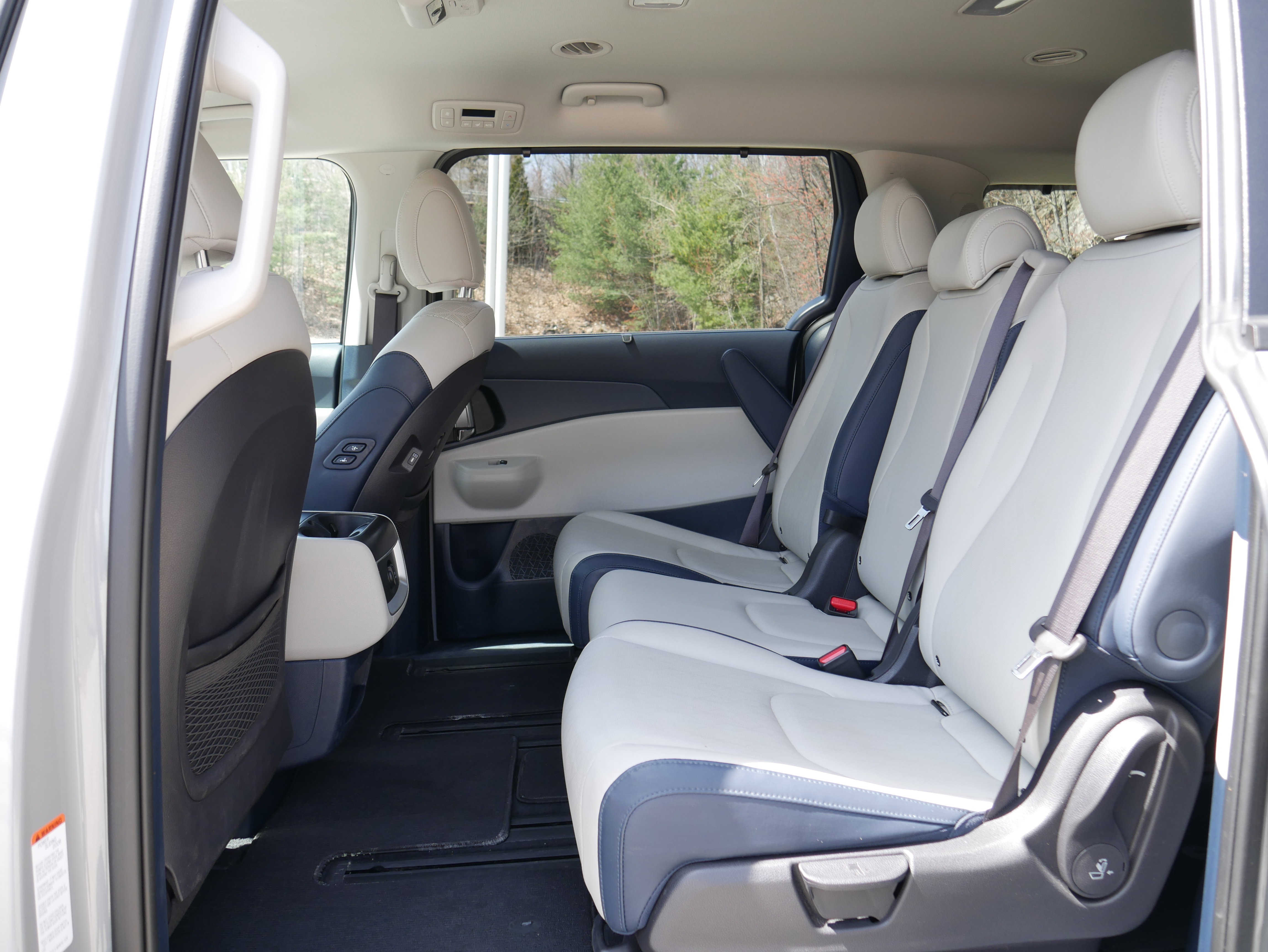 Certified 2025 Kia Carnival EX image 15