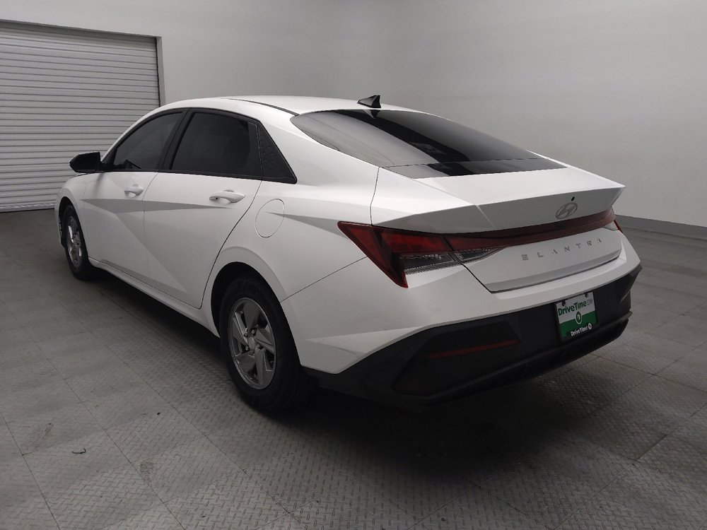 Used 2024 Hyundai Elantra SE FWD image 5