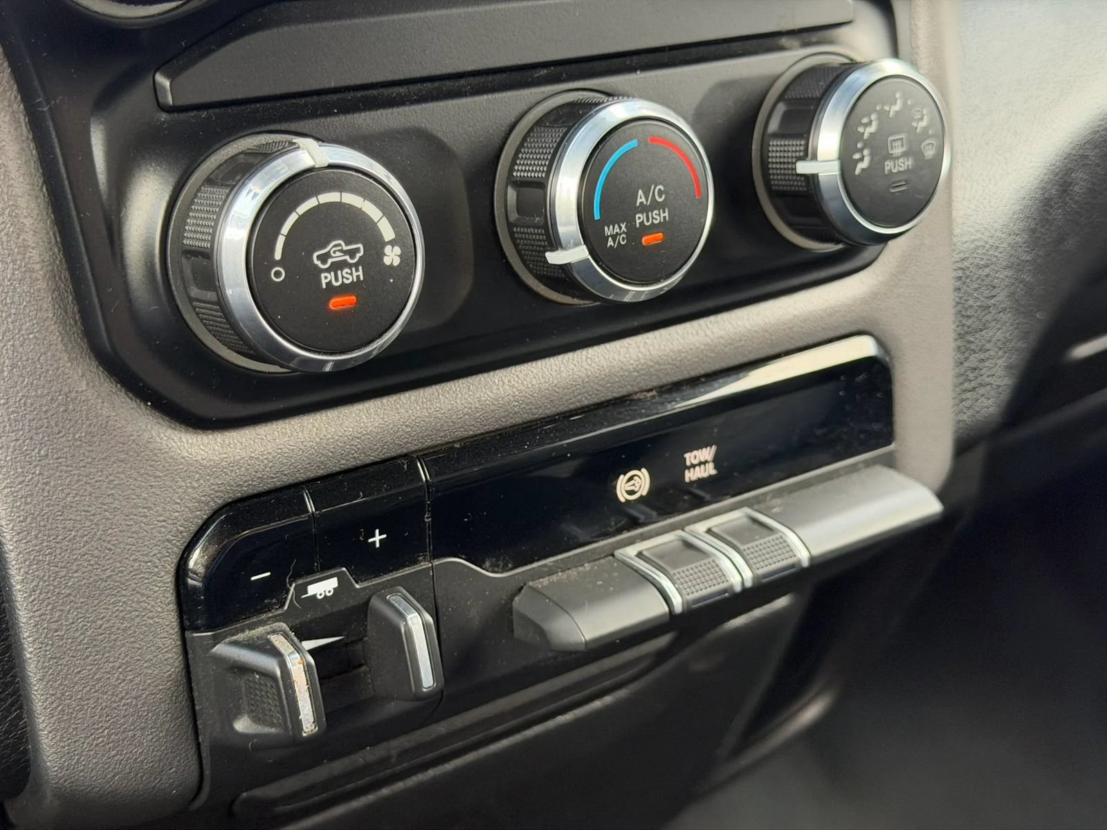 Used 2022 RAM 3500 Big Horn AWD/4WD image 21