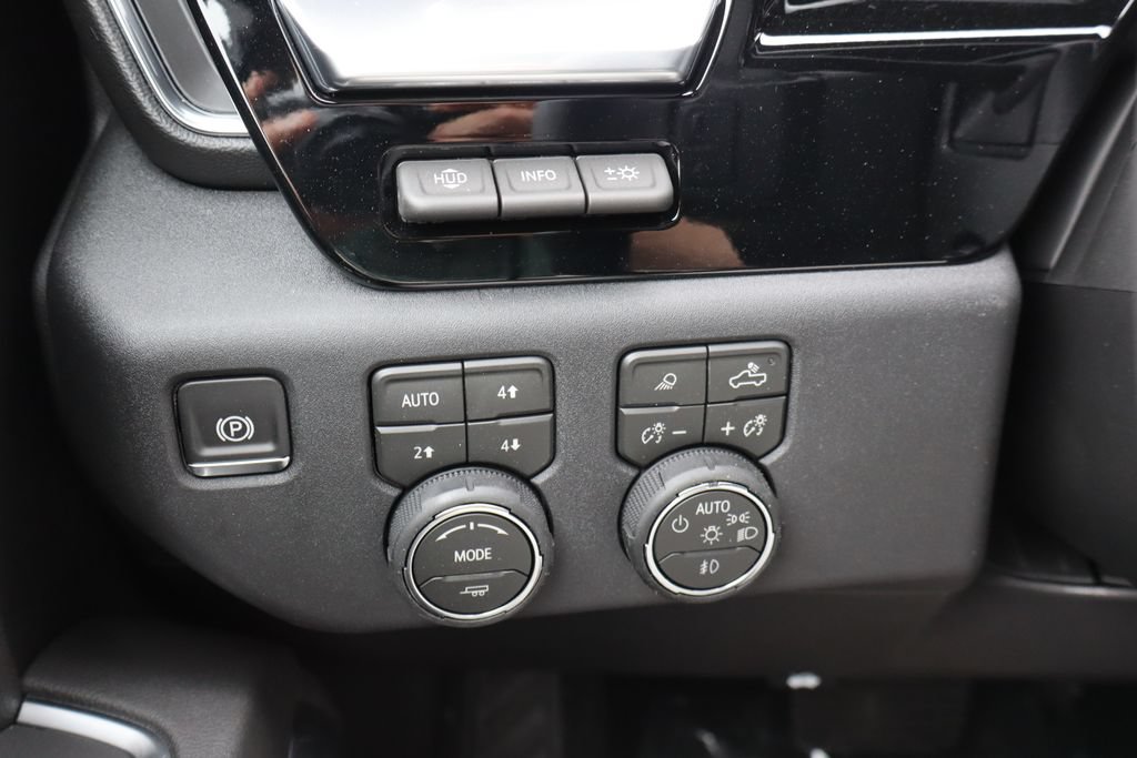 New 2026 Chevrolet Silverado 1500 High Country AWD/4WD image 15