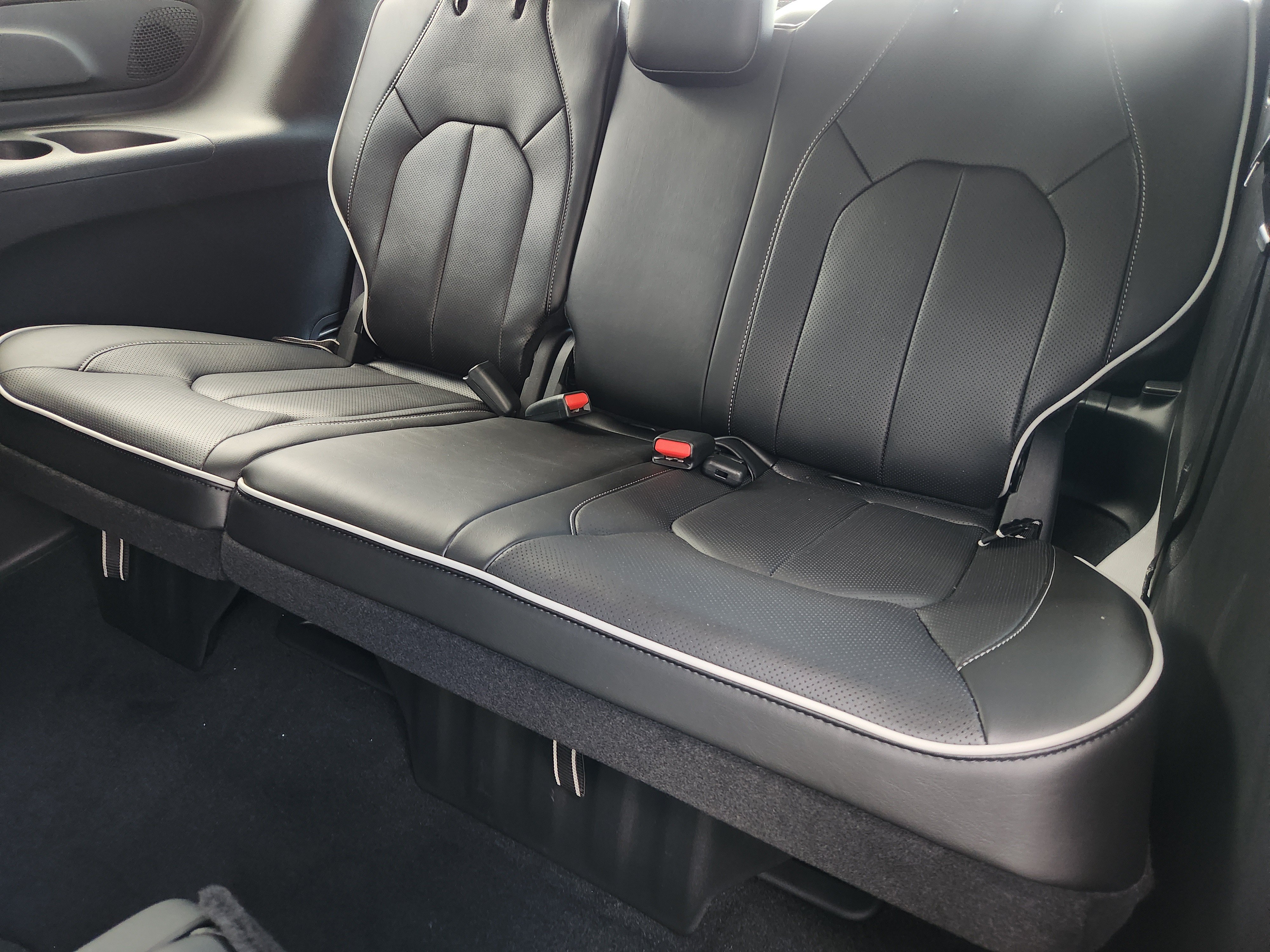 New 2027 Chrysler Pacifica Limited FWD image 22