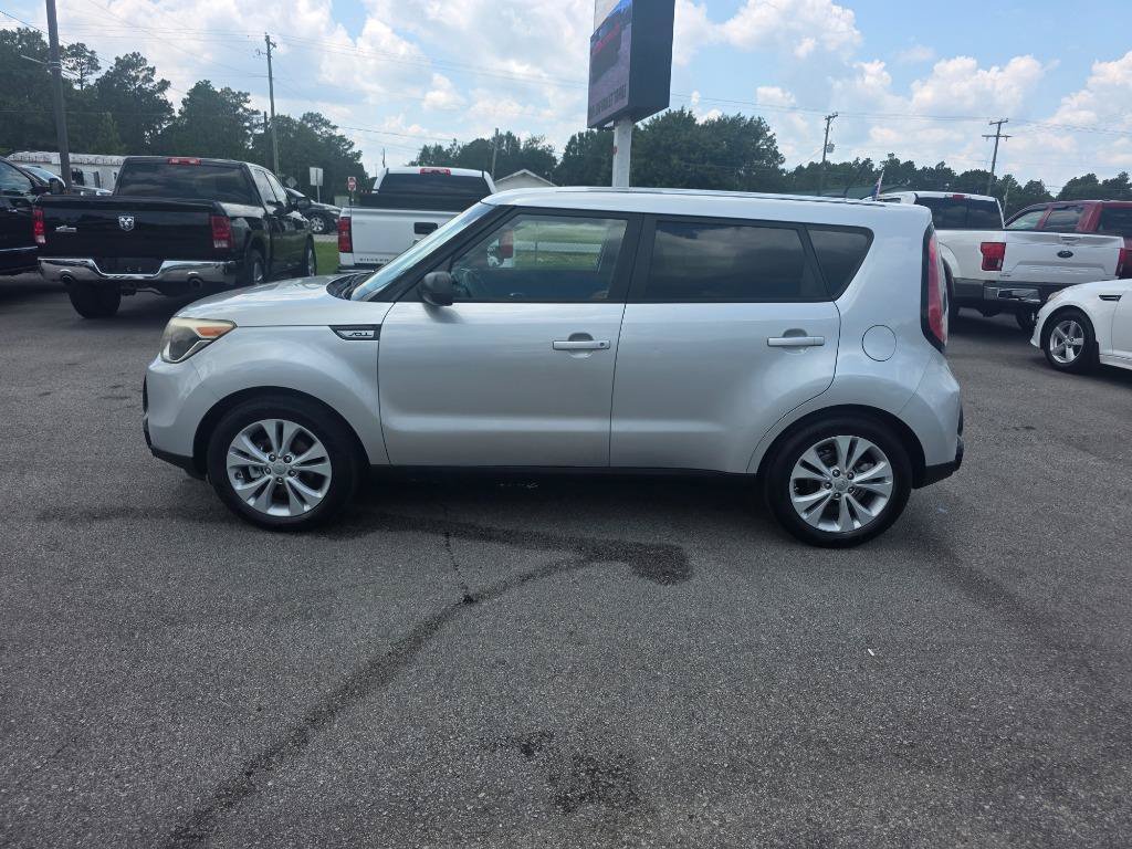 Used 2016 Kia Soul + FWD image 2