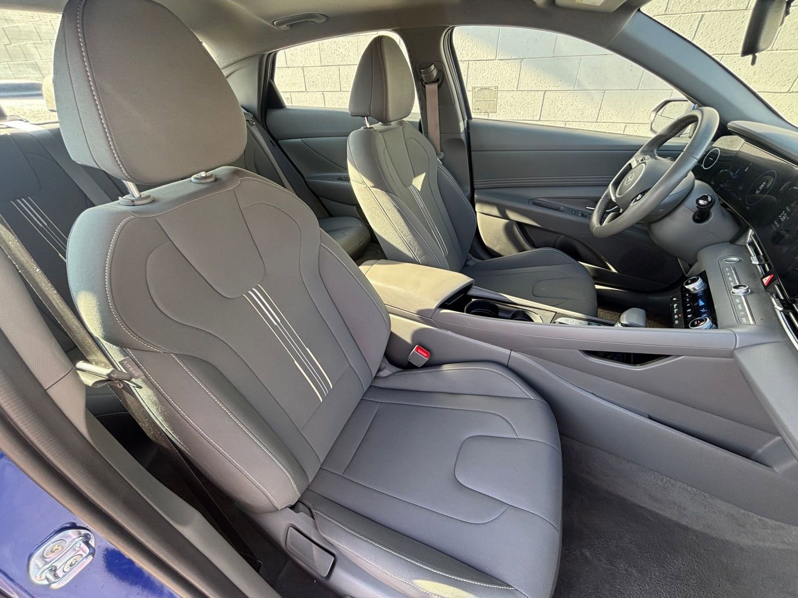 Used 2025 Hyundai Elantra SEL image 36