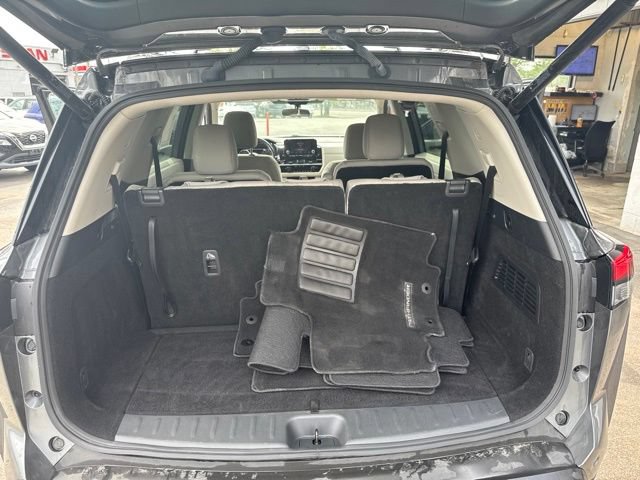 Used 2023 Nissan Pathfinder SV w/ SV Premium Package AWD/4WD image 19